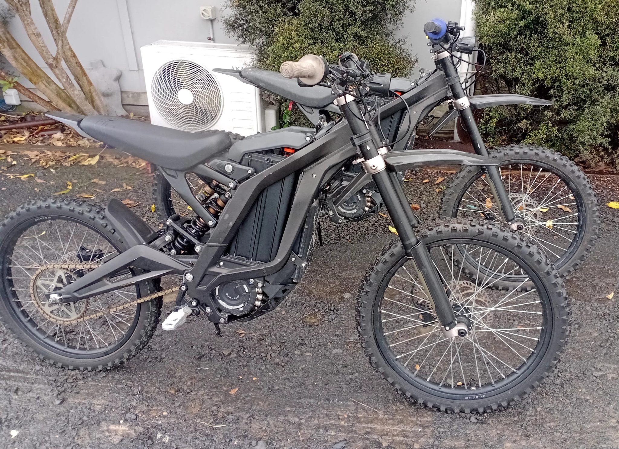 Surron Light Bees 2022 Black - Image 2